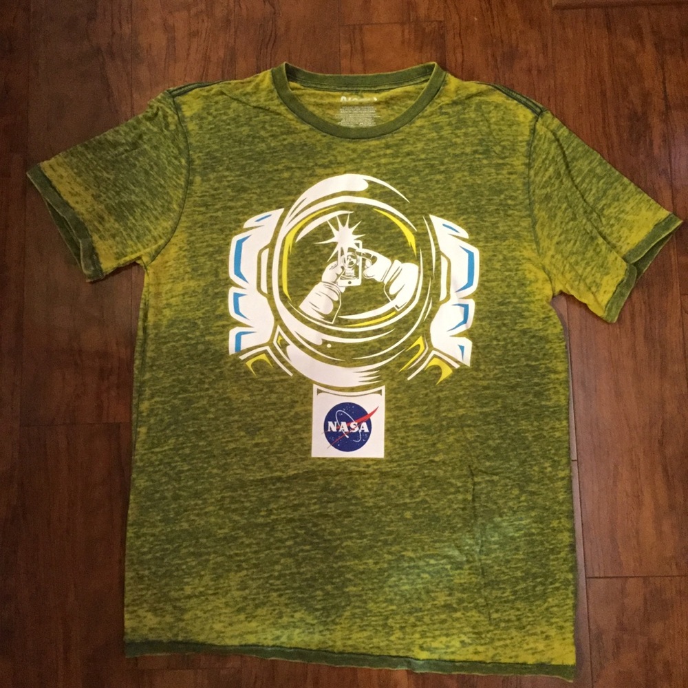 NASA-  Unisex Burnout Astronaut Selfie Tee. Size L